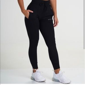 NVGTN joggers size small